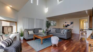 Télévision, cheminée