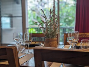 Dining - Beautiful 2 bdrm by Charley Young Beach. Walk to Kihei Downtown. From 99/night! (Kihei)