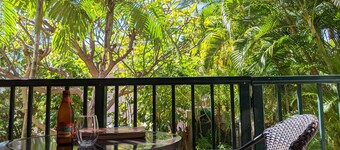 Beautiful 2 bdrm by Charley Young Beach. Walk to Kihei Downtown. From 99/night!