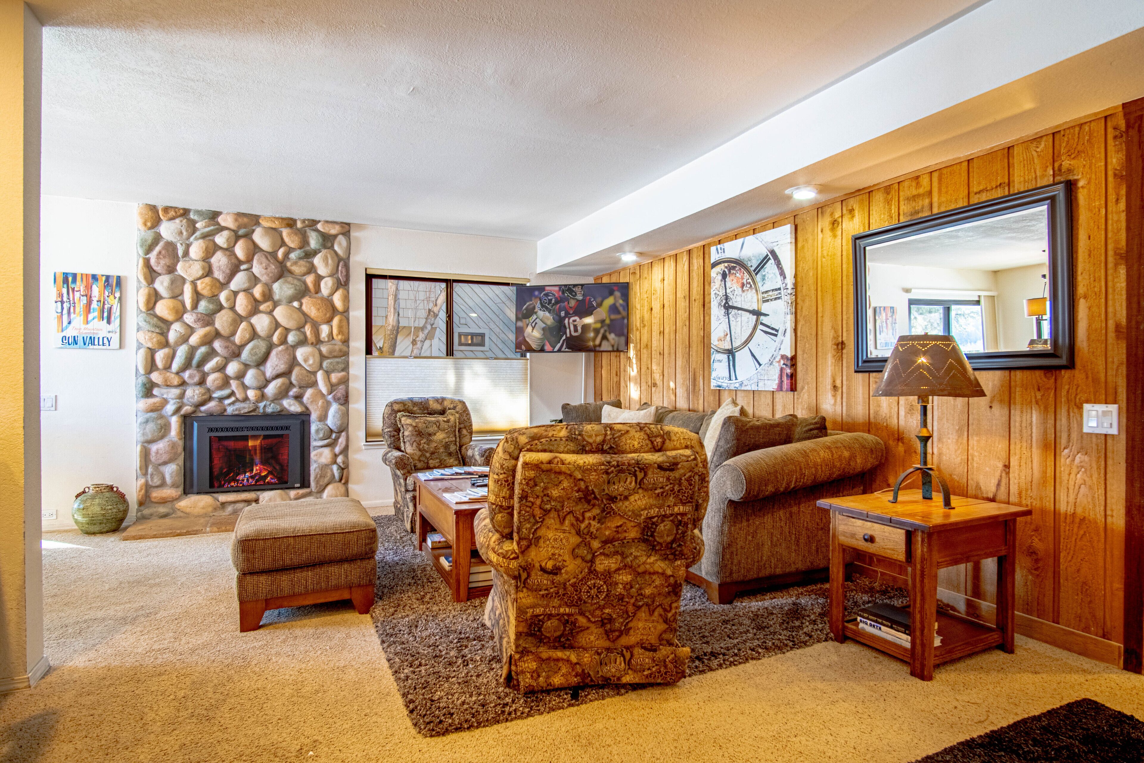 Fernseher, Kamin, Tischtennisplatte