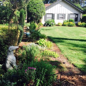 Property grounds - Tanglewood Farm -Horse & Hound Suite 1 BR/2BA Private Apt on Horse Farm (Southern Pines)