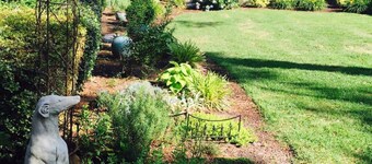 Tanglewood Farm B&B-Horse & Hound Dog Friendly1 BR/2BA Private Apt on Horse Farm