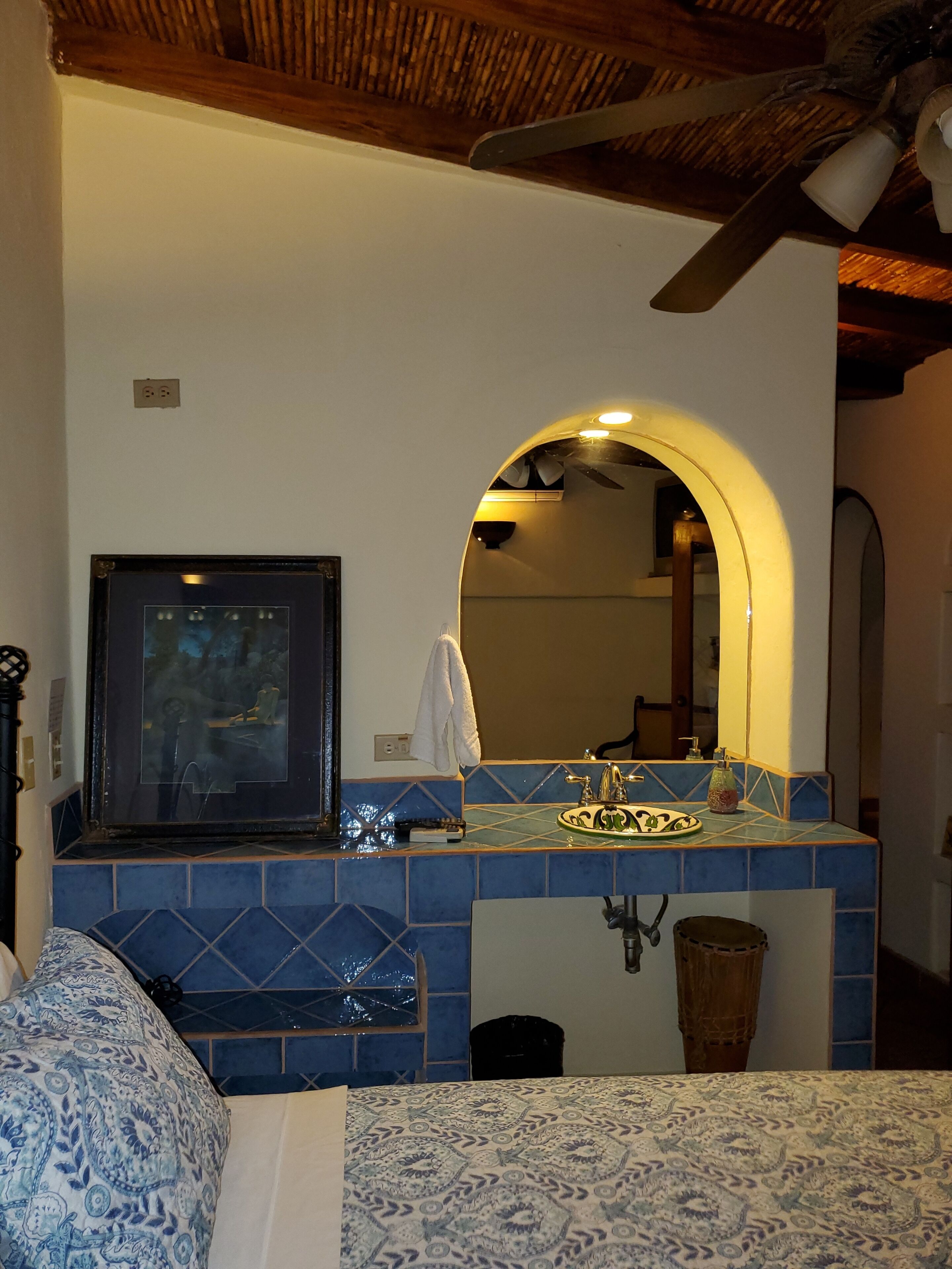 2 chambres, coffres-forts dans les chambres, bureau