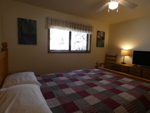 4 bedrooms, iron/ironing board, travel crib, free WiFi