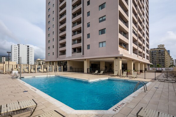 Outdoor pool, a heated pool