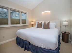 3 bedrooms, travel crib, WiFi, bed sheets