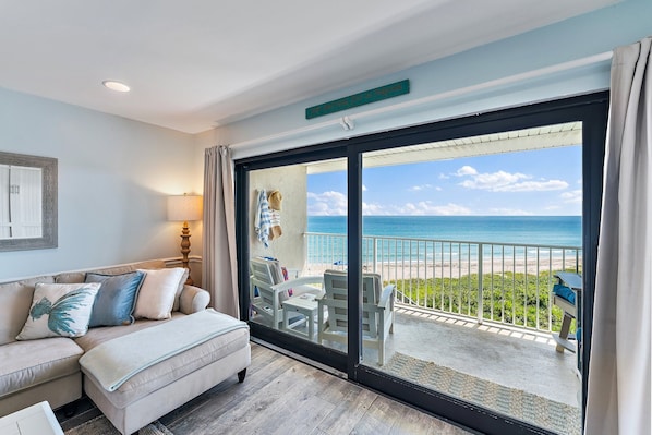 Smart TV, DVD player, books, stereo - Oceanfront Penthouse with Amazing Views on S. Hutchinson Island/Stuart (Stuart)