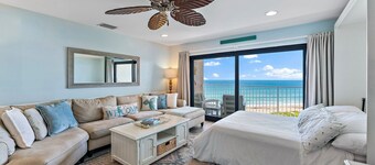 Oceanfront Penthouse with Amazing Views on S. Hutchinson Island/Stuart