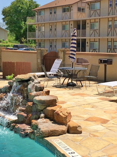Treetop Retreat on the Guadalupe Ultra Private 3rd Floor End Unit
