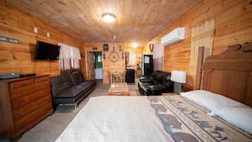 Tabla de planchar con plancha, wifi gratis y ropa de cama
