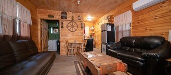 Cozy Cabin near the  Pisgah National Forest and DuPont State Forest in Brevard.