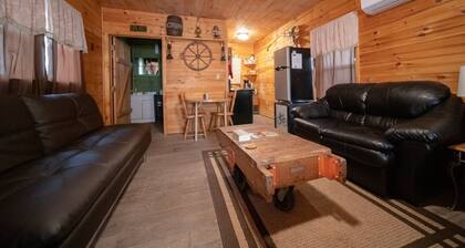 Viihtyisä mökki lähellä Pisgahin kansallismetsää Brevardissa