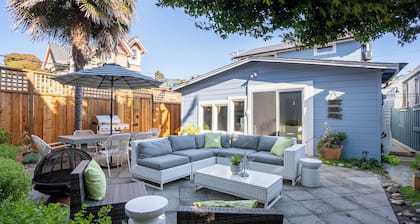 IDEAL LOCATION! Steps 2 Beach,Shops,Dining/Great Yard 4 BBQ