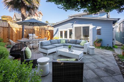 IDEAL LOCATION! Steps 2 Beach,Shops,Dining/Great Yard 4 BBQ