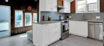 IDEAL LOCATION! Steps 2 Beach,Shops,Dining/Great Yard 4 BBQ