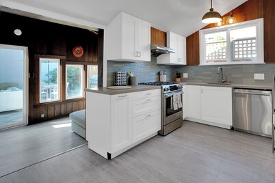 IDEAL LOCATION! Steps 2 Beach,Shops,Dining/Great Yard 4 BBQ