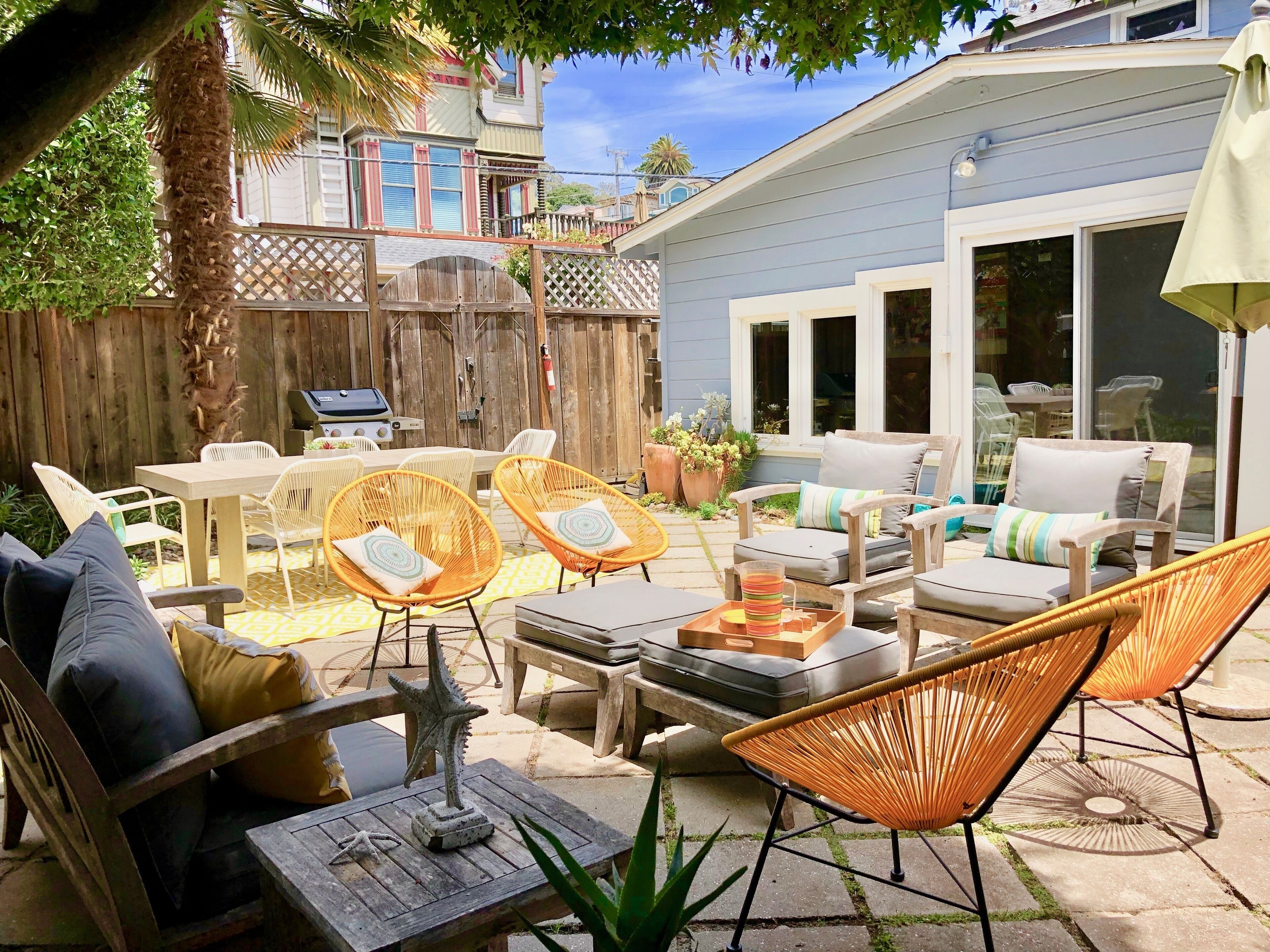 IDEAL LOCATION! Steps 2 Beach,Shops,Dining/Great Yard 4 BBQ
