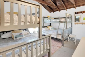 4 bedrooms, iron/ironing board, free WiFi, bed sheets