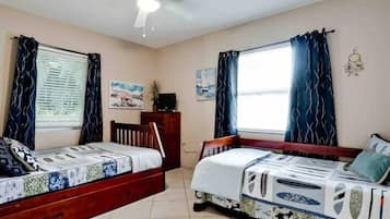 3 habitaciones, escritorio, tabla de planchar con plancha y wifi gratis