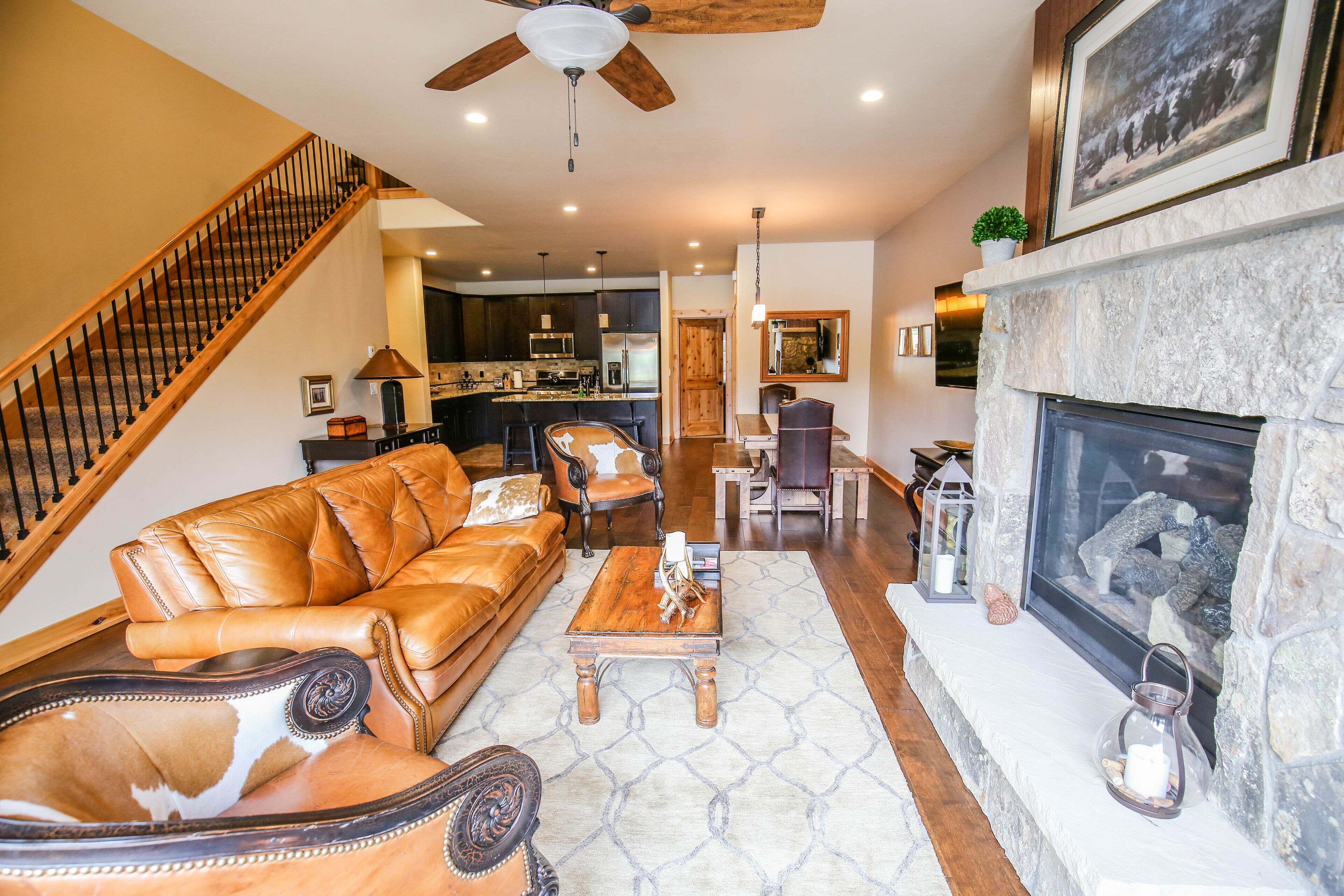 Beautifully decorated, VIEWS! BBQ, Wi-Fi, Garage, Monthly stays