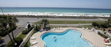 Et oppvarmet basseng