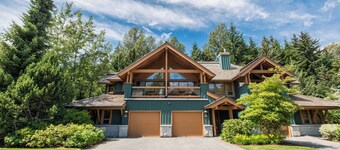 Montebello - Luxury in Whistler Village North between Whistler and Blackcomb Mts