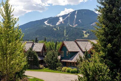 Montebello - Luxury in Whistler Village North between Whistler and Blackcomb Mts