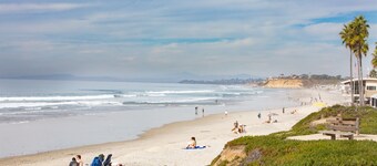 Turtle Retreat - Easy 2 minute walk to the Ocean!