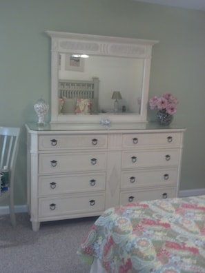 1 bedroom, iron/ironing board, free WiFi, bed sheets - A Stones Throw to Beach Located Near All Attractions (Beach Haven)