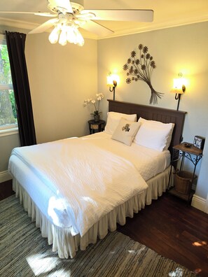 3 bedrooms, in-room safe, iron/ironing board, travel cot