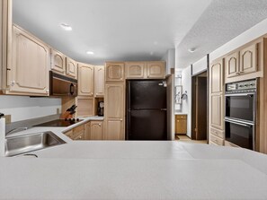 冰箱、微波炉、烤箱、炉灶