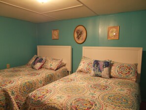 4 bedrooms, iron/ironing board, free WiFi, bed sheets