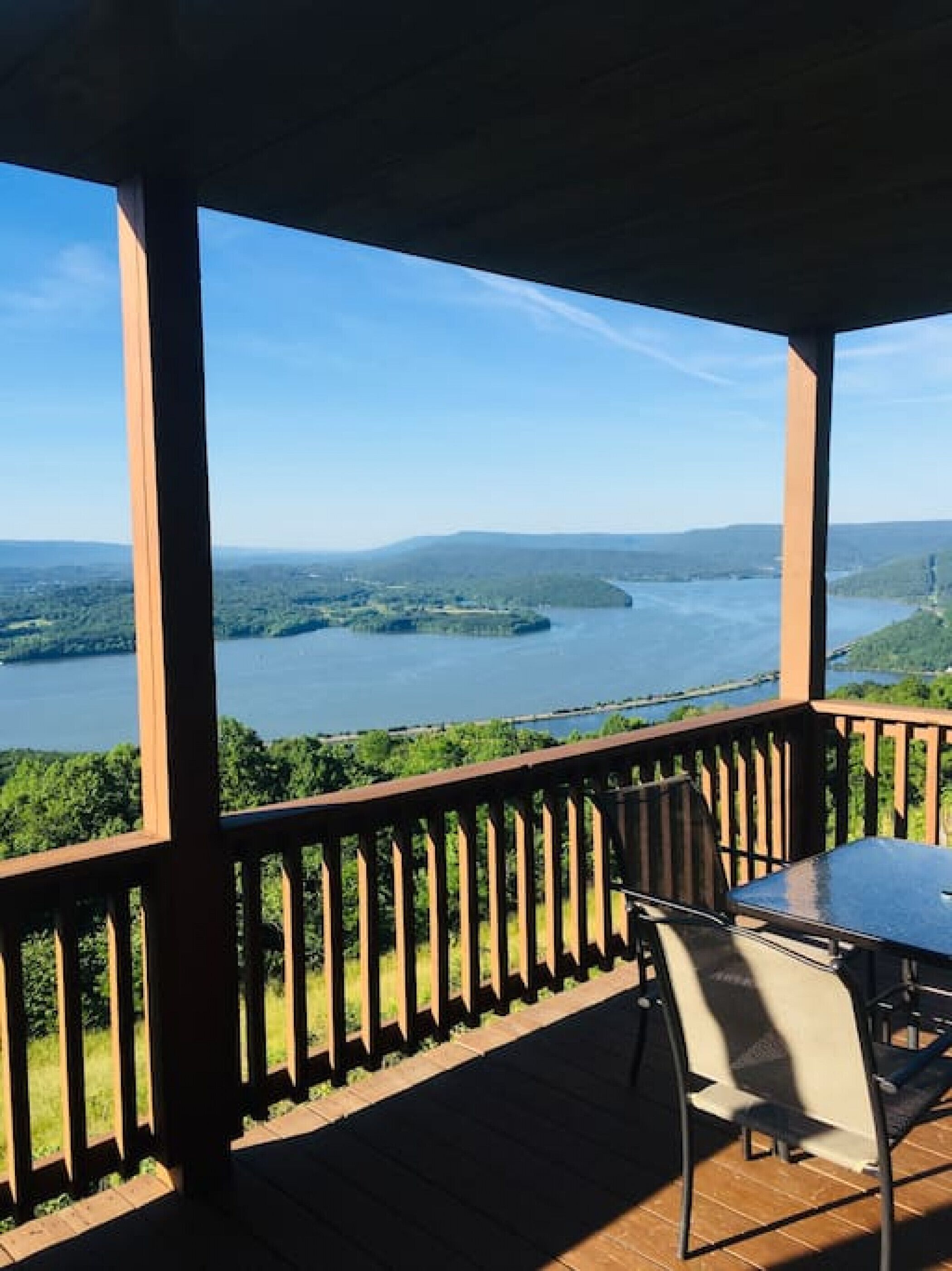 Eagle's Nest · NO SUNDAY CHECKIN hot tub-great view EAGLE'S NEST- Grant Summit Cabins