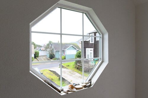 Boogie & Skim -lauta, Pack 'n Play, king-vuode, matkailuauton pysäköinti, 1/2 Blk to Beach, Dish