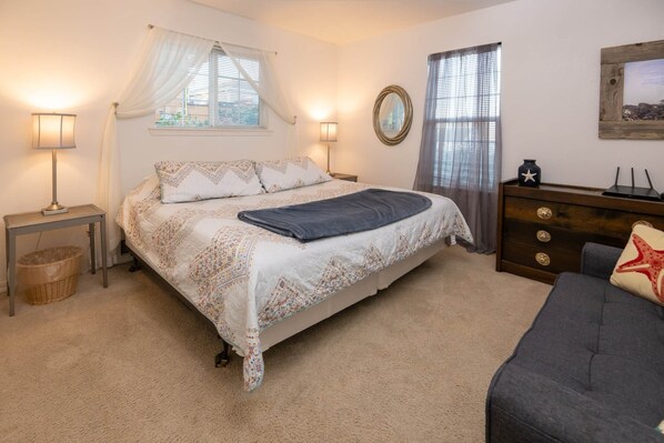 2 makuuhuonetta, silitysrauta/-lauta, ilmainen Wi-Fi, vuodevaatteet