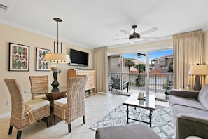 Flat-screen TV - Guest Favorite Maravilla 1 Bed/ 1.5 Bath Pet Friendly, Beach Service!!!! (Miramar Beach)