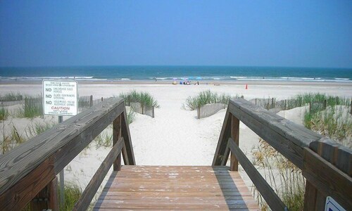 Villa Elena - Elegant Spacious House by the Beach with Large Pool & Heated Spa!