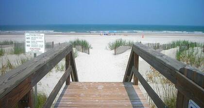 Villa Elena - Elegant Spacious House by the Beach with Large Pool & Heated Spa!