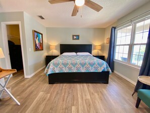 5 bedrooms, free WiFi, bed sheets