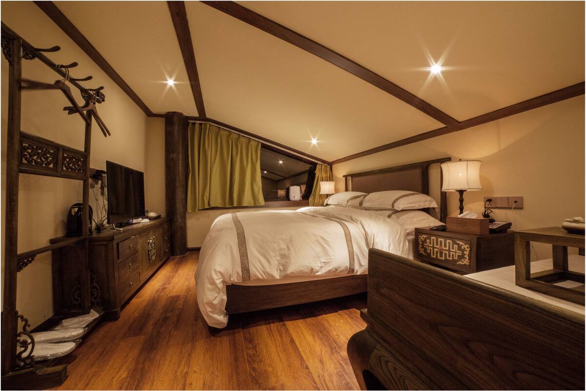 Premium bedding, down comforters, pillowtop beds, minibar