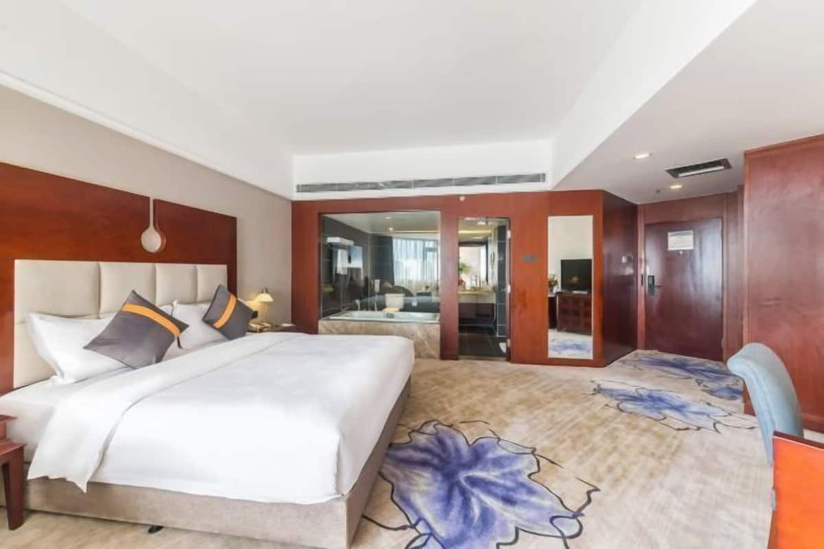 Minibar, in-room safe, desk, blackout drapes