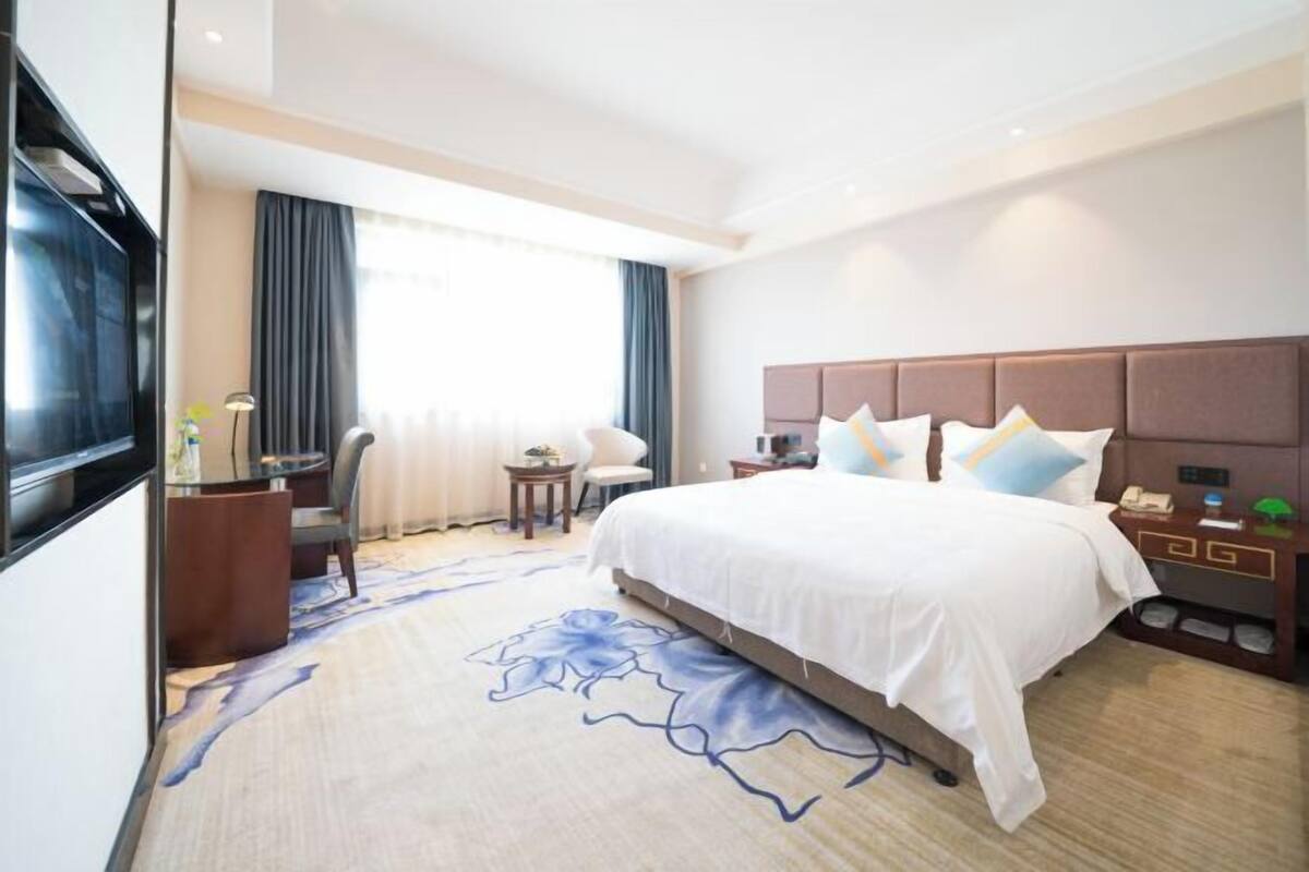 Minibar, in-room safe, desk, blackout curtains