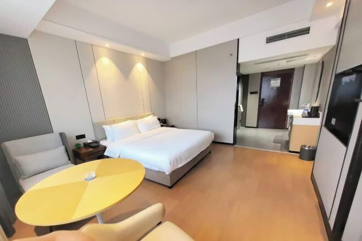 Minibar, in-room safe, desk, blackout drapes