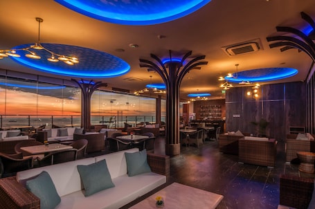 Lounge. Arthama Hotels Losari Makassar