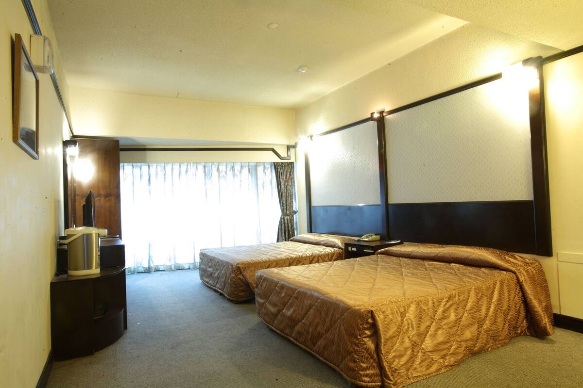 Deluxe Quadruple Room | Blackout curtains, free WiFi