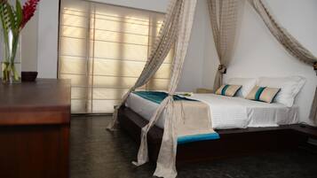 Villa | 1 chambre, coffres-forts dans les chambres, bureau