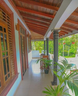 Front of property - Sajee Villa (Hikkaduwa)
