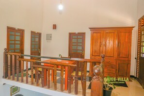 Basic Double Room | Living area | LED TV - Sajee Villa (Hikkaduwa)