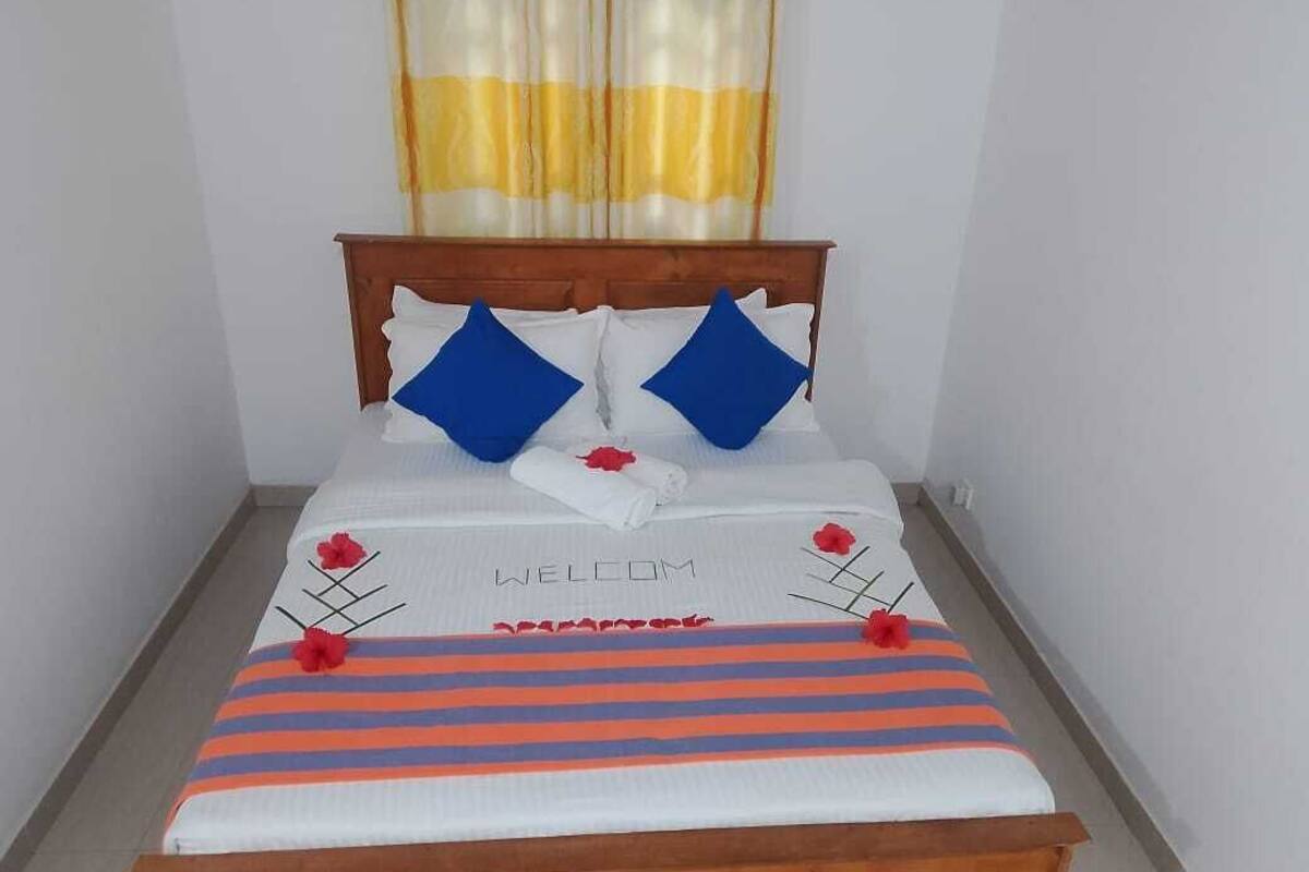 Schreibtisch, schallisolierte Zimmer, Bügeleisen/Bügelbrett