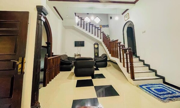 Front of property - Sajee Villa (Hikkaduwa)